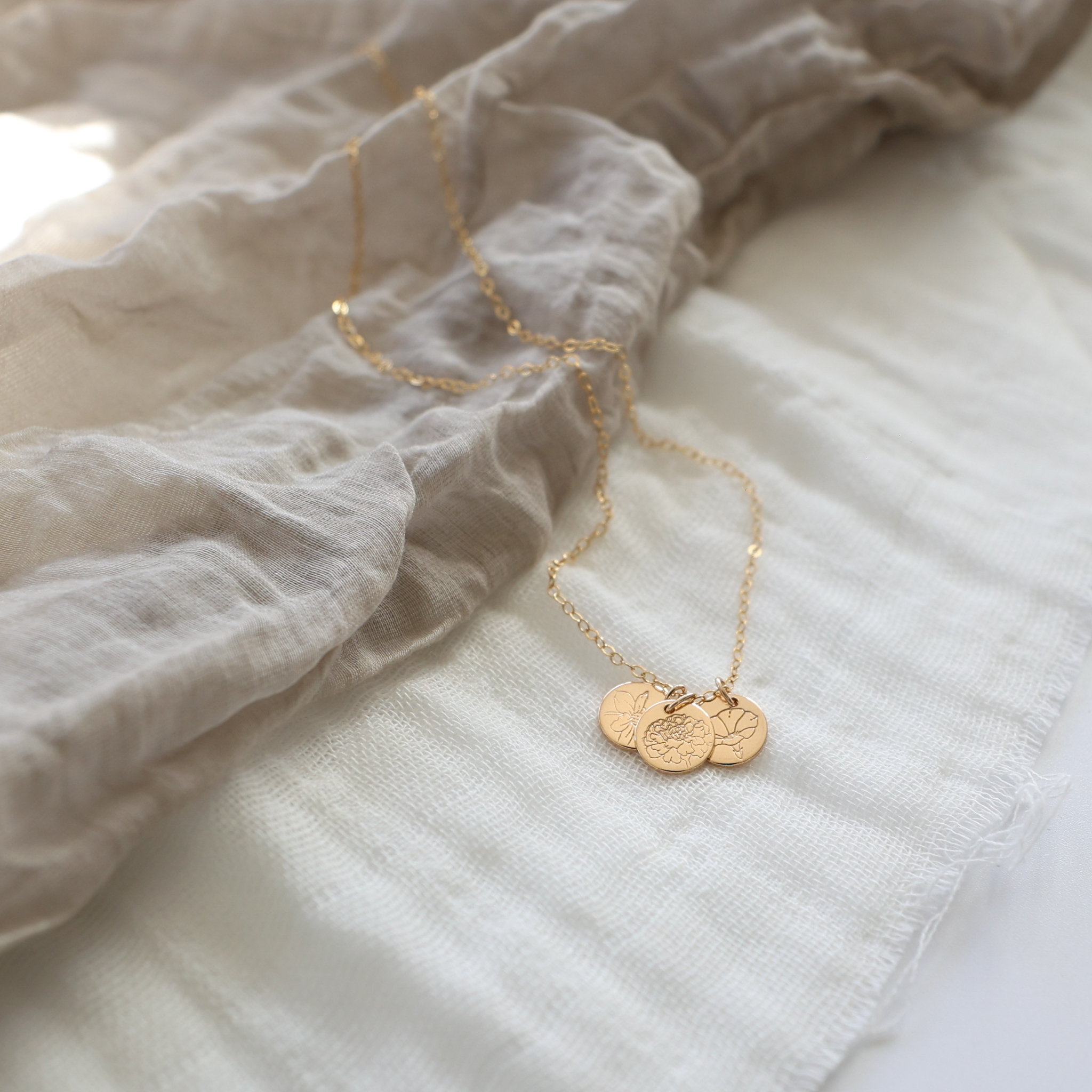 Birth Flower 1/3" disc necklace - Image 4