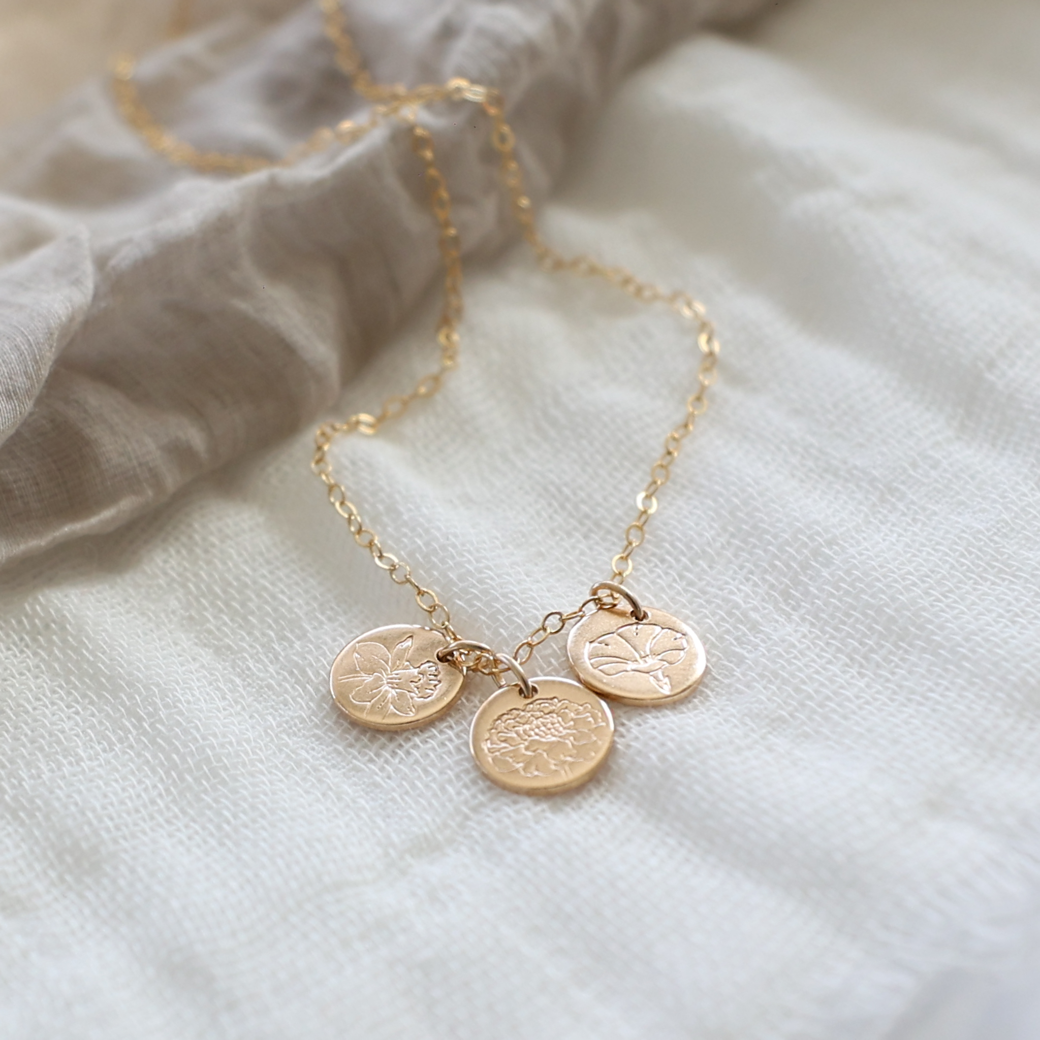 Birth Flower 1/3" disc necklace - Image 3